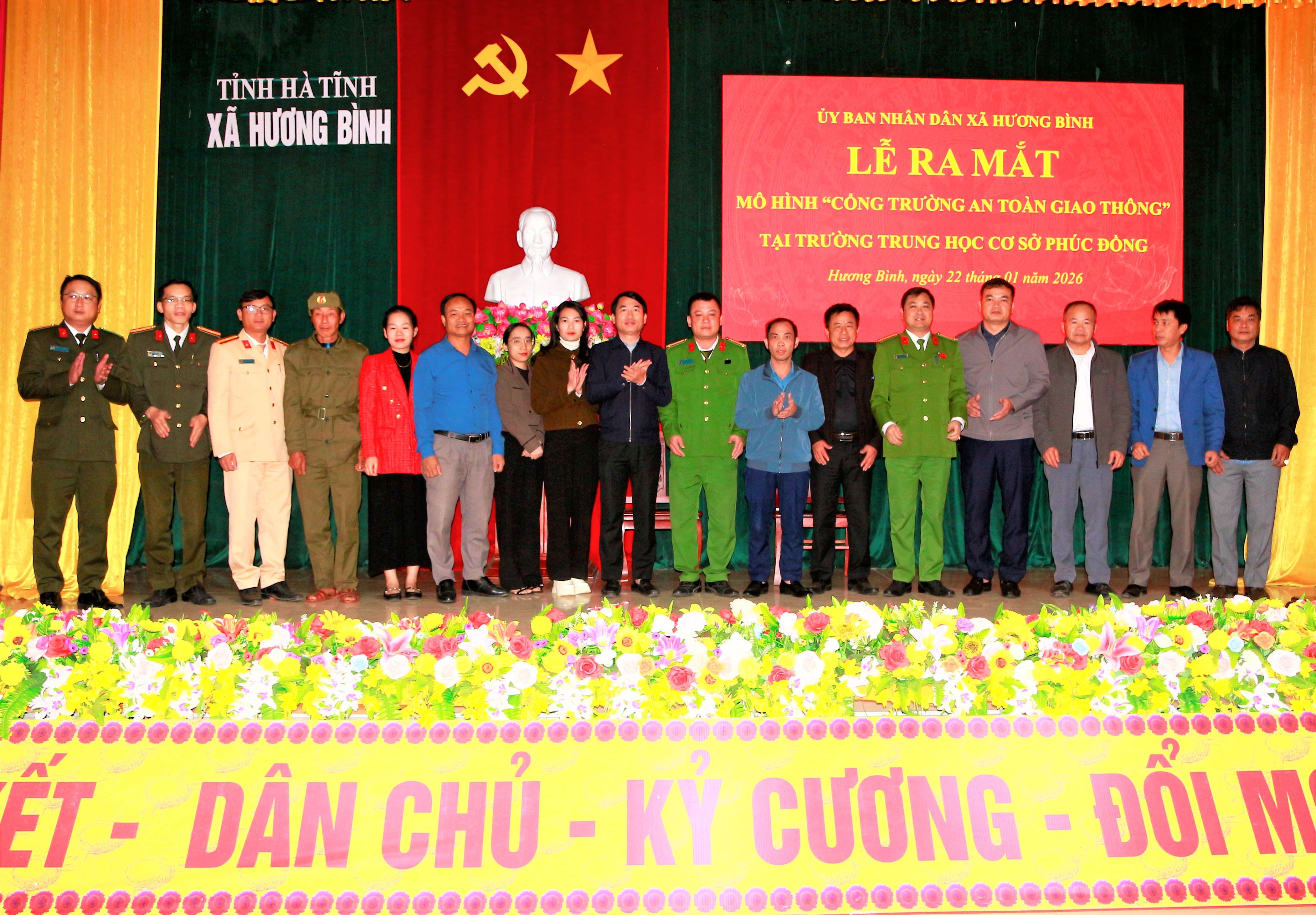 Hương Bình ra mắt mô hình Cổng trường an toàn giao thông