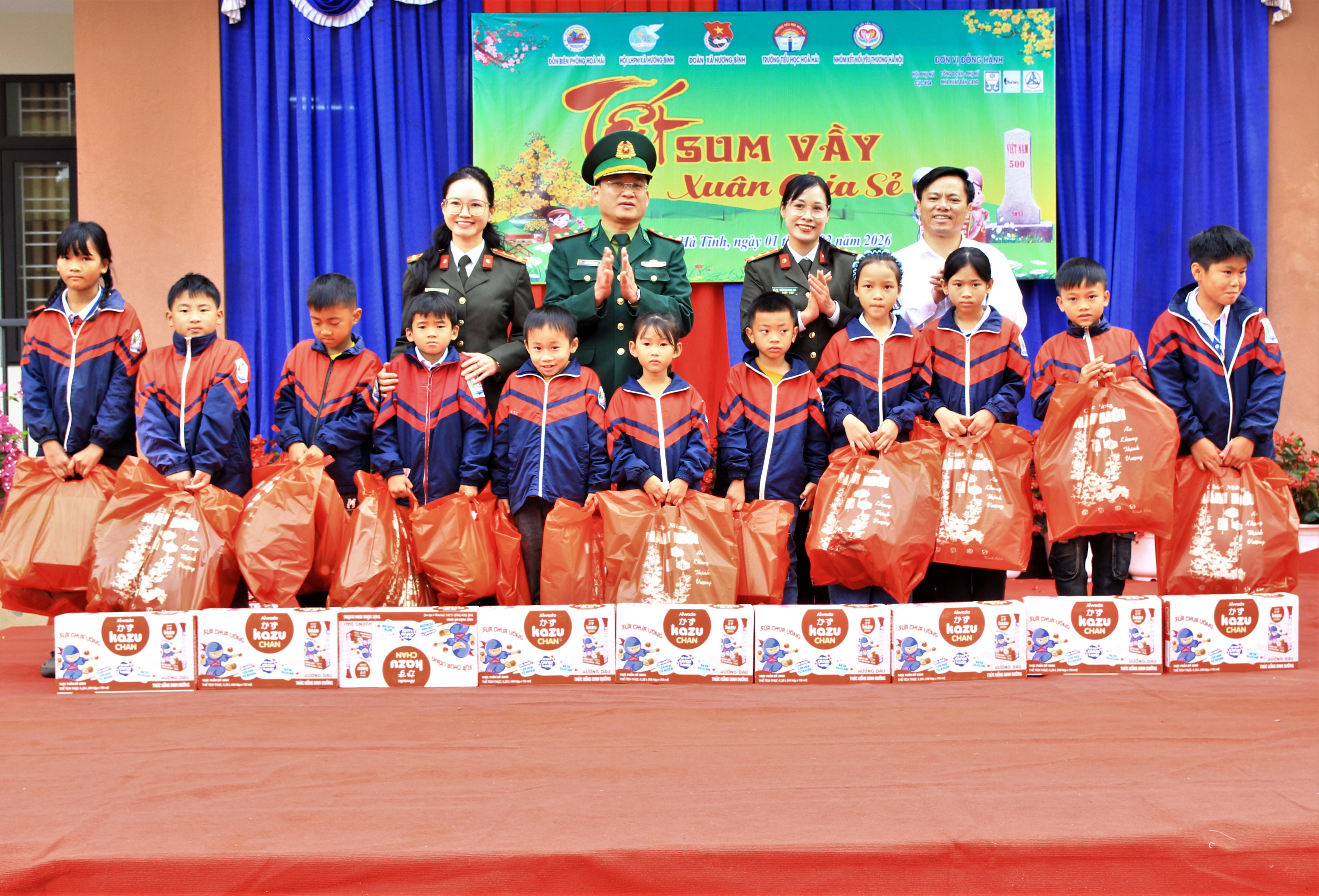 Hương Bình: Lan tỏa nghĩa tình, trao hơn 1.900 suất quà Tết cho người dân có hoàn cảnh khó khăn