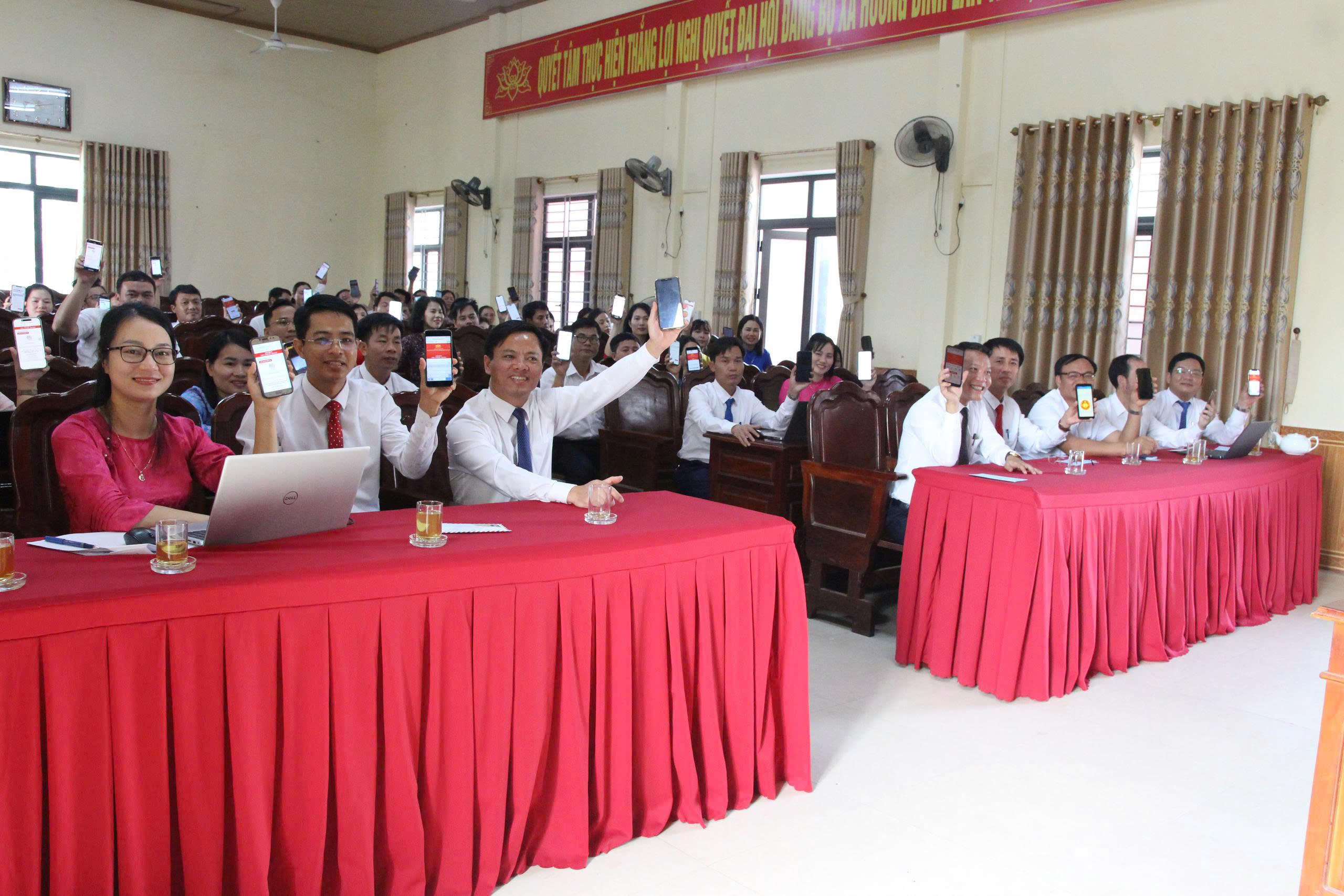 Đảng ủy xã Hương Bình triển khai cuộc thi trực tuyến tìm hiểu bầu cử Quốc hội và Hội đồng nhân dân các cấp