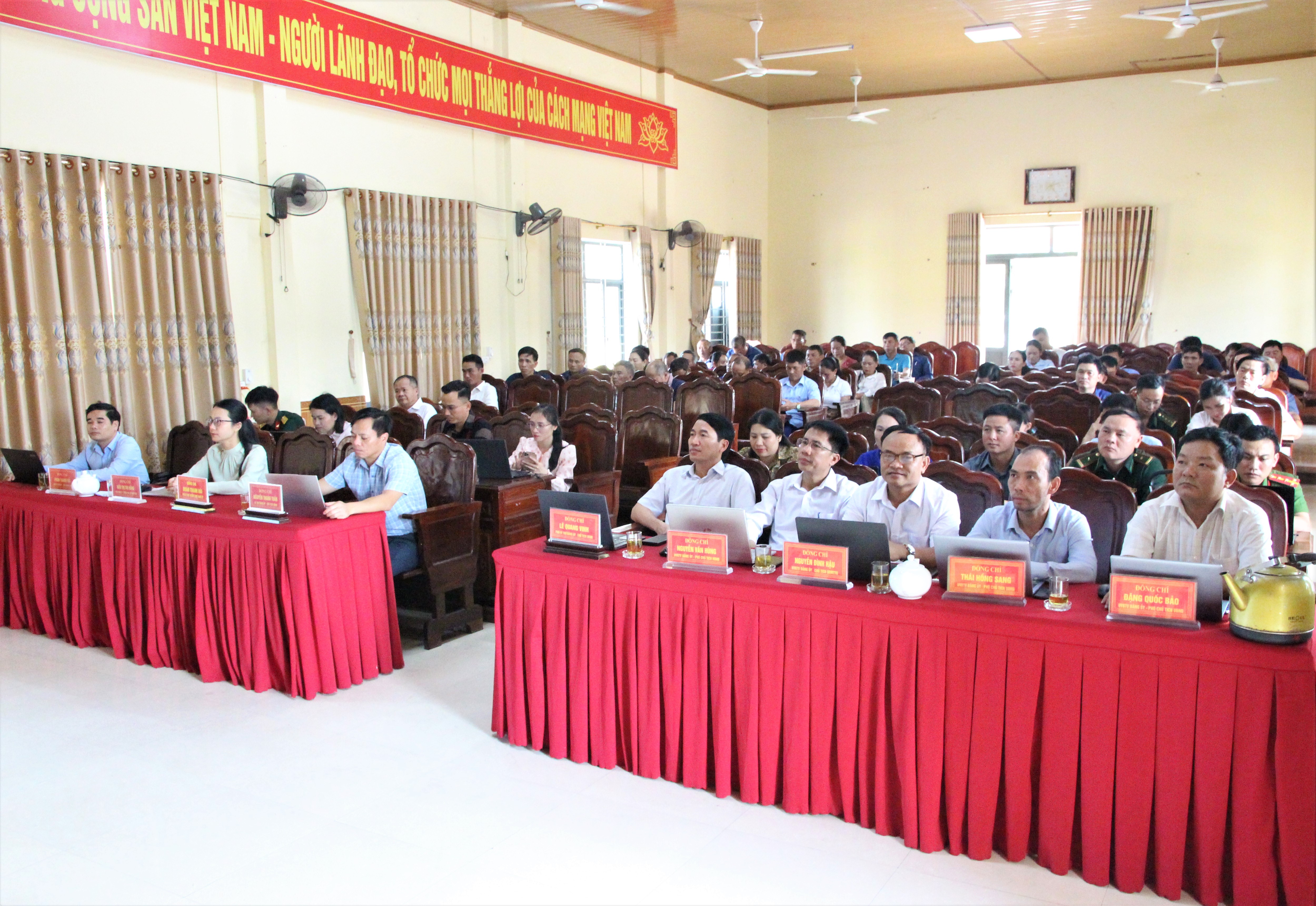 Phó Thủ tướng Thường trực Chính phủ Phạm Gia Túc dự hội nghị tiếp xúc cử tri ở Hà Tĩnh