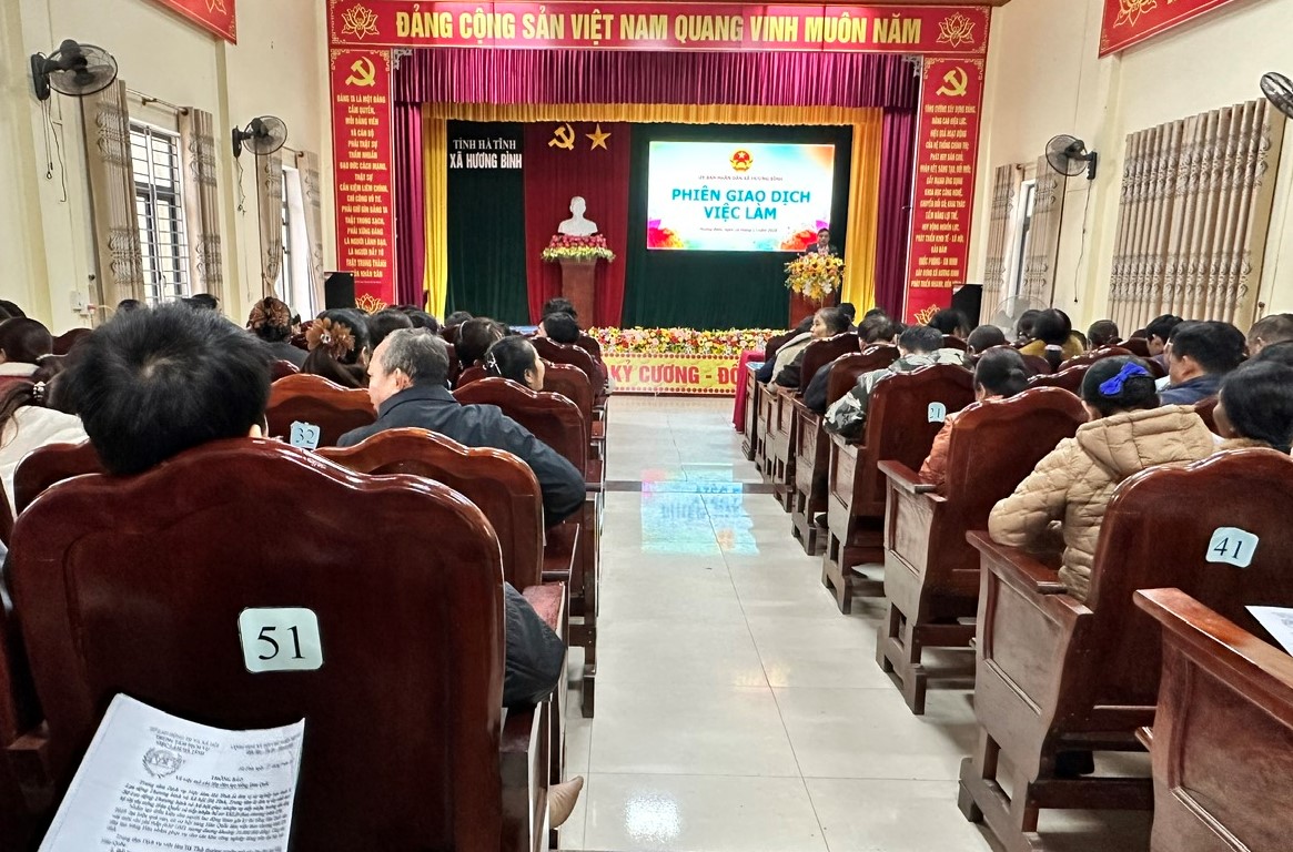 Phiên giao dịch việc làm tạo nhiều cơ hội cho người lao động tìm kiếm việc làm