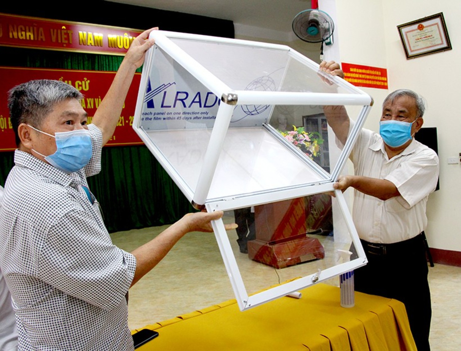 Hòm phiếu để phục vụ công tác bầu cử phải đáp ứng những yêu cầu gì?