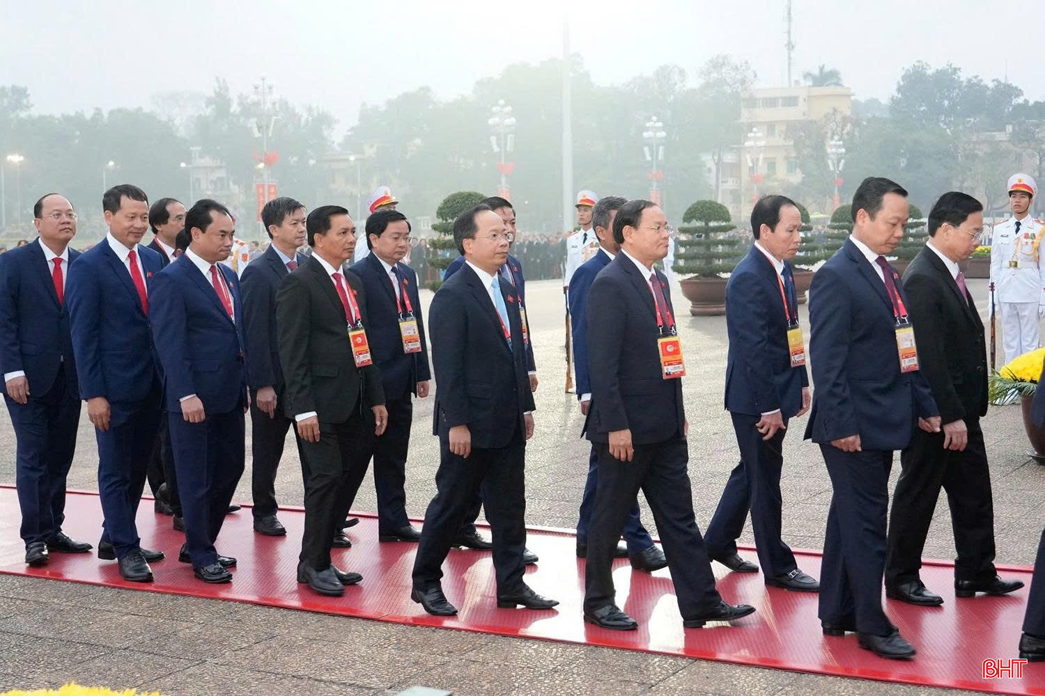 Đoàn đại biểu Hà Tĩnh dự Đại hội XIV của Đảng vào Lăng viếng Chủ tịch Hồ Chí Minh