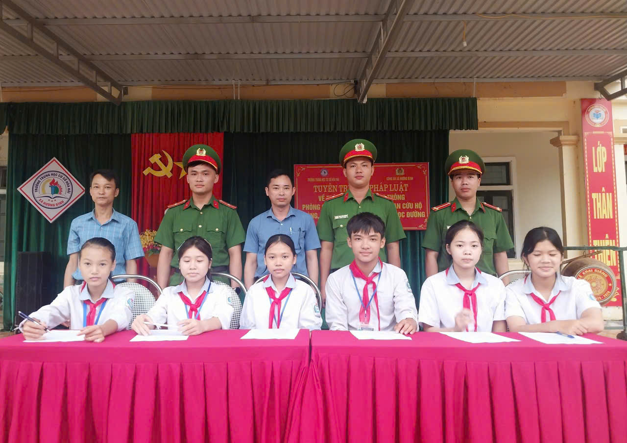 Công an xã Hương Bình tổ chức tuyên truyền, phổ biến pháp luật