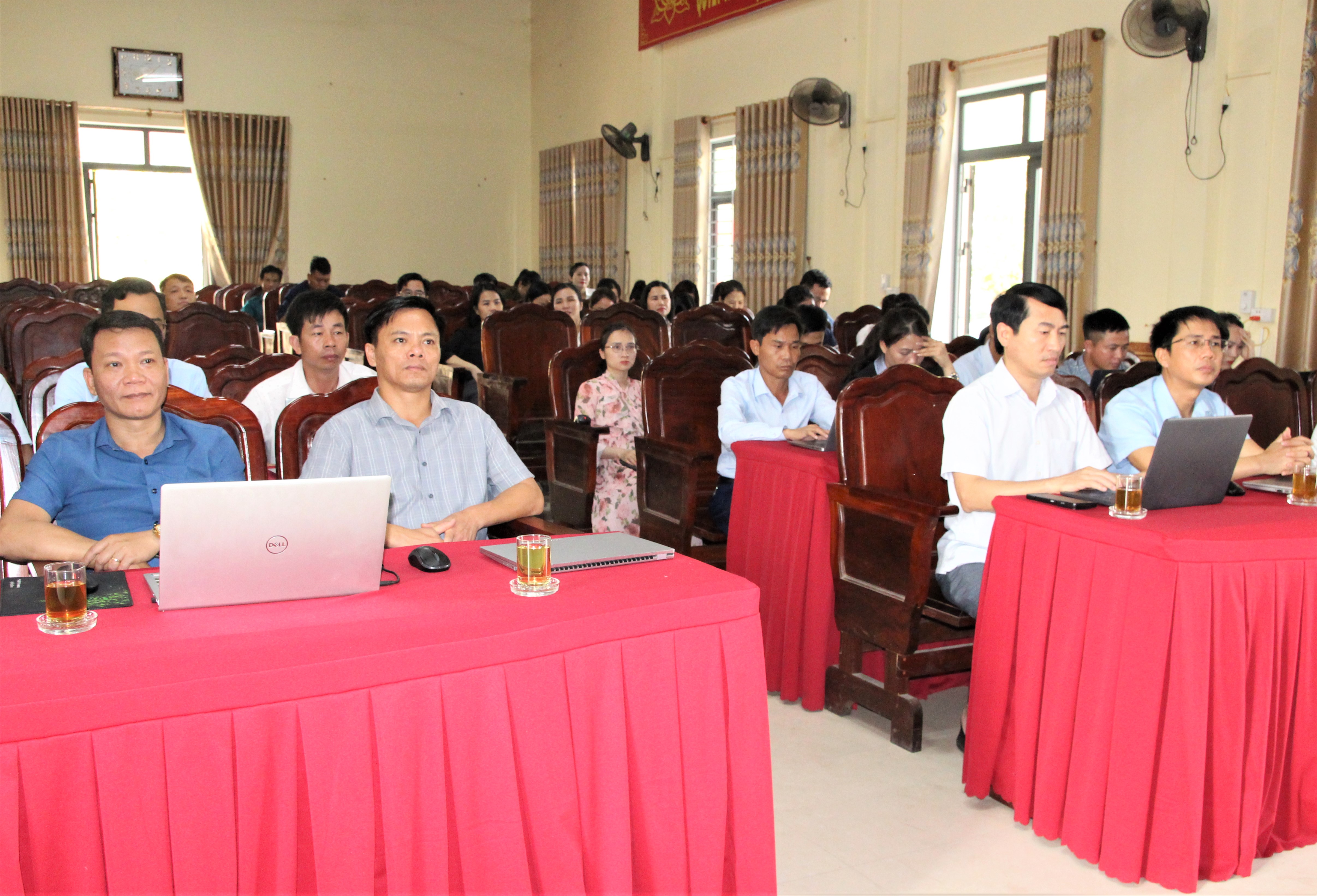 Hương Bình kết nối trực tuyến Hội nghị quán triệt, triển khai các nghị quyết, kết luận, quy định quan trọng của Đảng