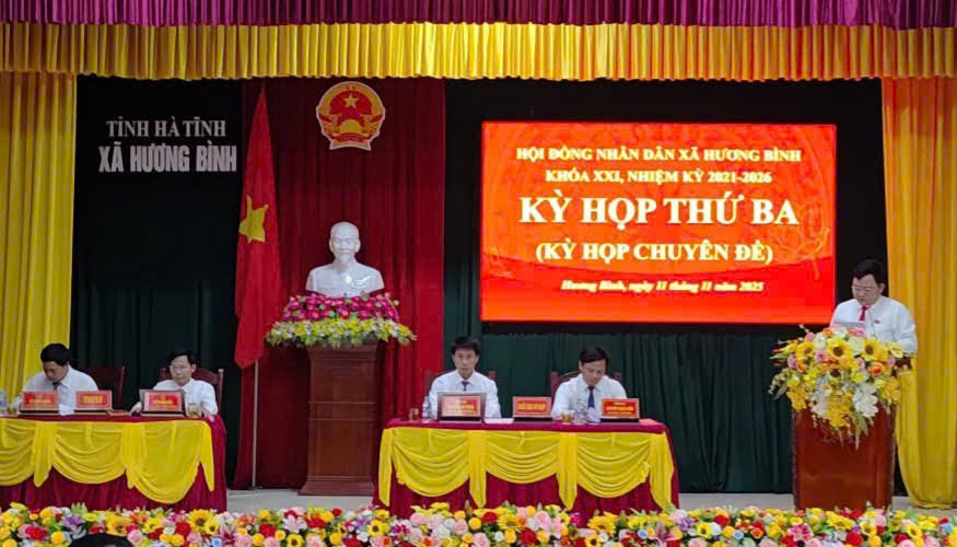 Kỳ họp thứ 3 HĐND xã Hương Bình khóa XXI, nhiệm kỳ 2021-2026 thông qua 4 Nghị quyết