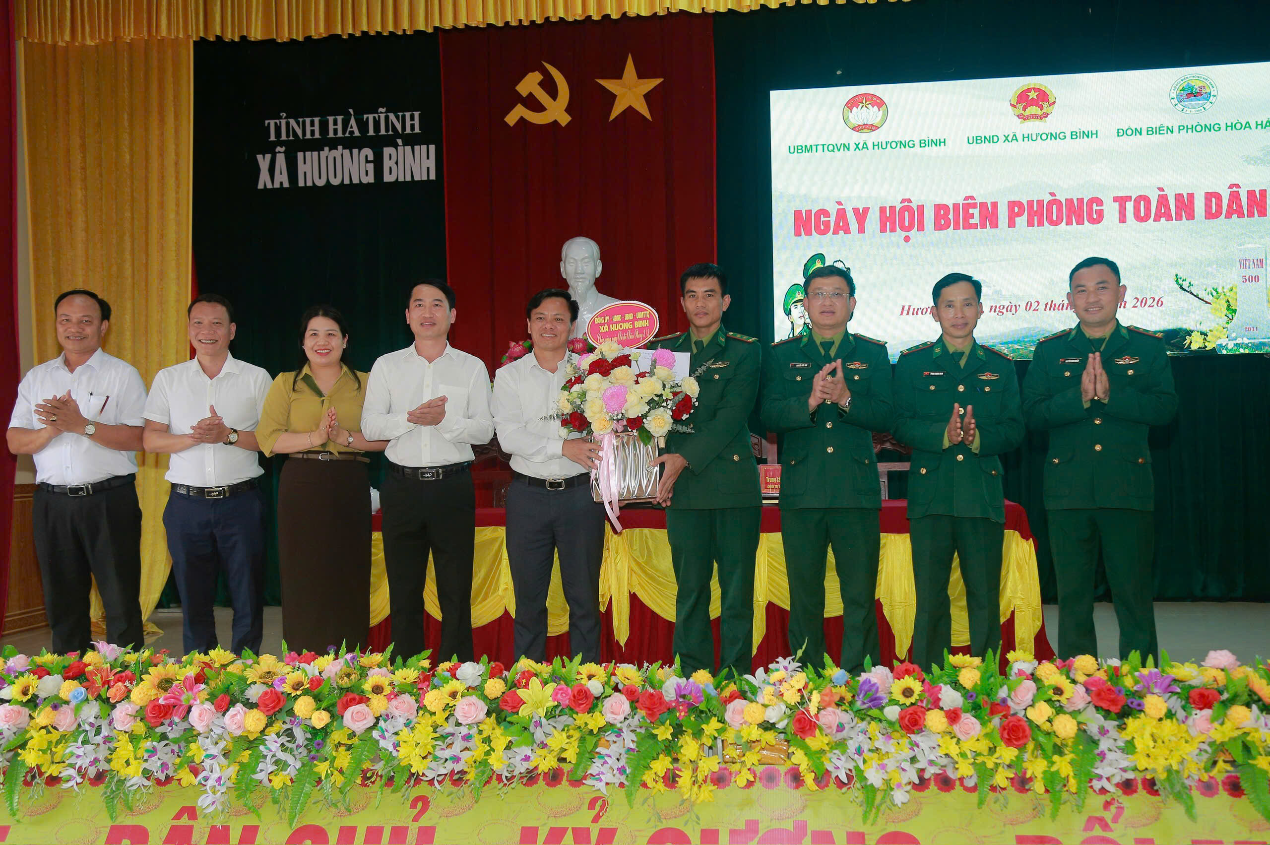 Vui “Ngày hội biên phòng toàn dân” ở xã Hương Bình