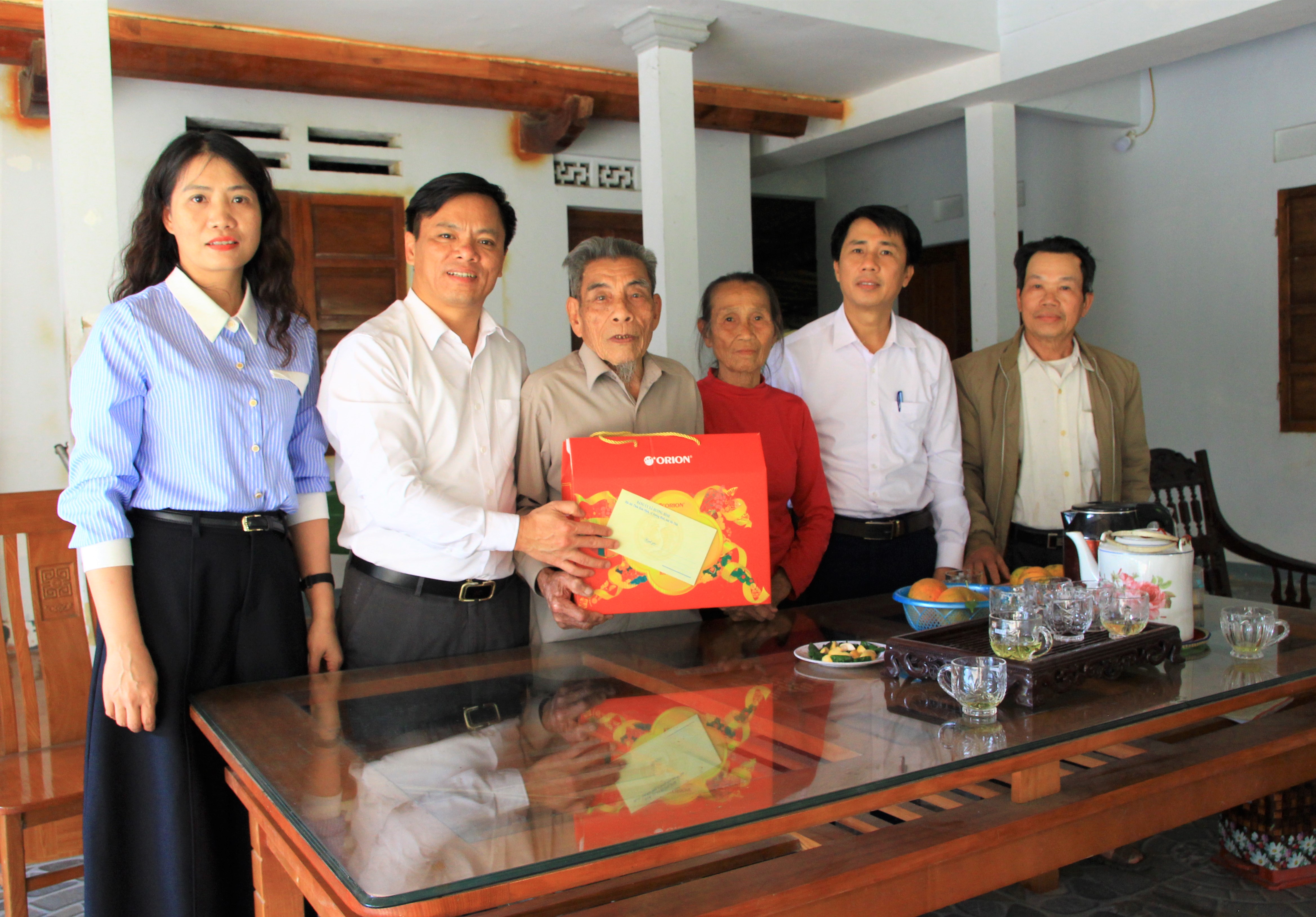 Gói trọn yêu thương trong những suất quà Tết Bính Ngọ 2026