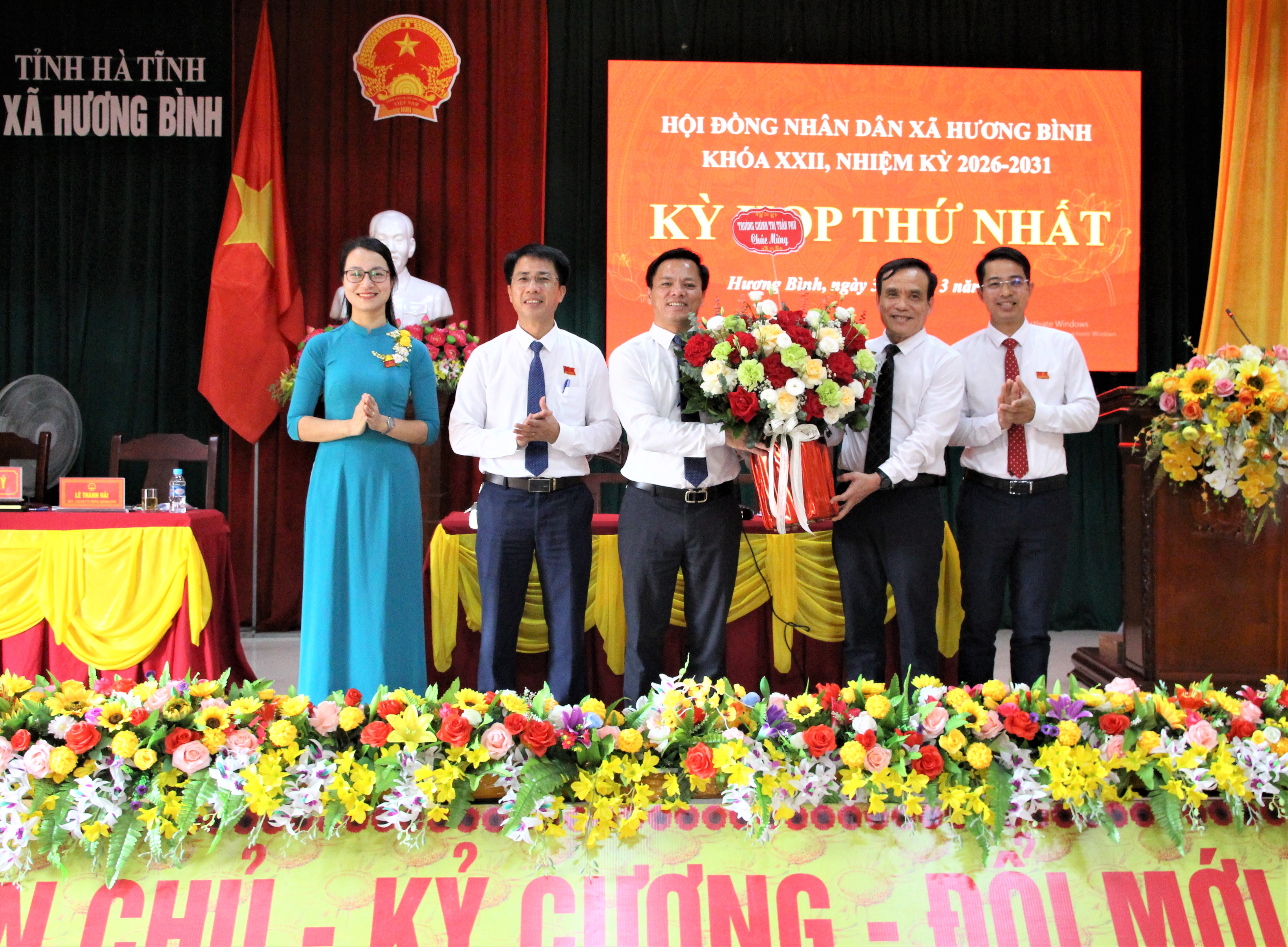 Kỳ họp thứ nhất HĐND xã Hương Bình bầu các chức danh chủ chốt