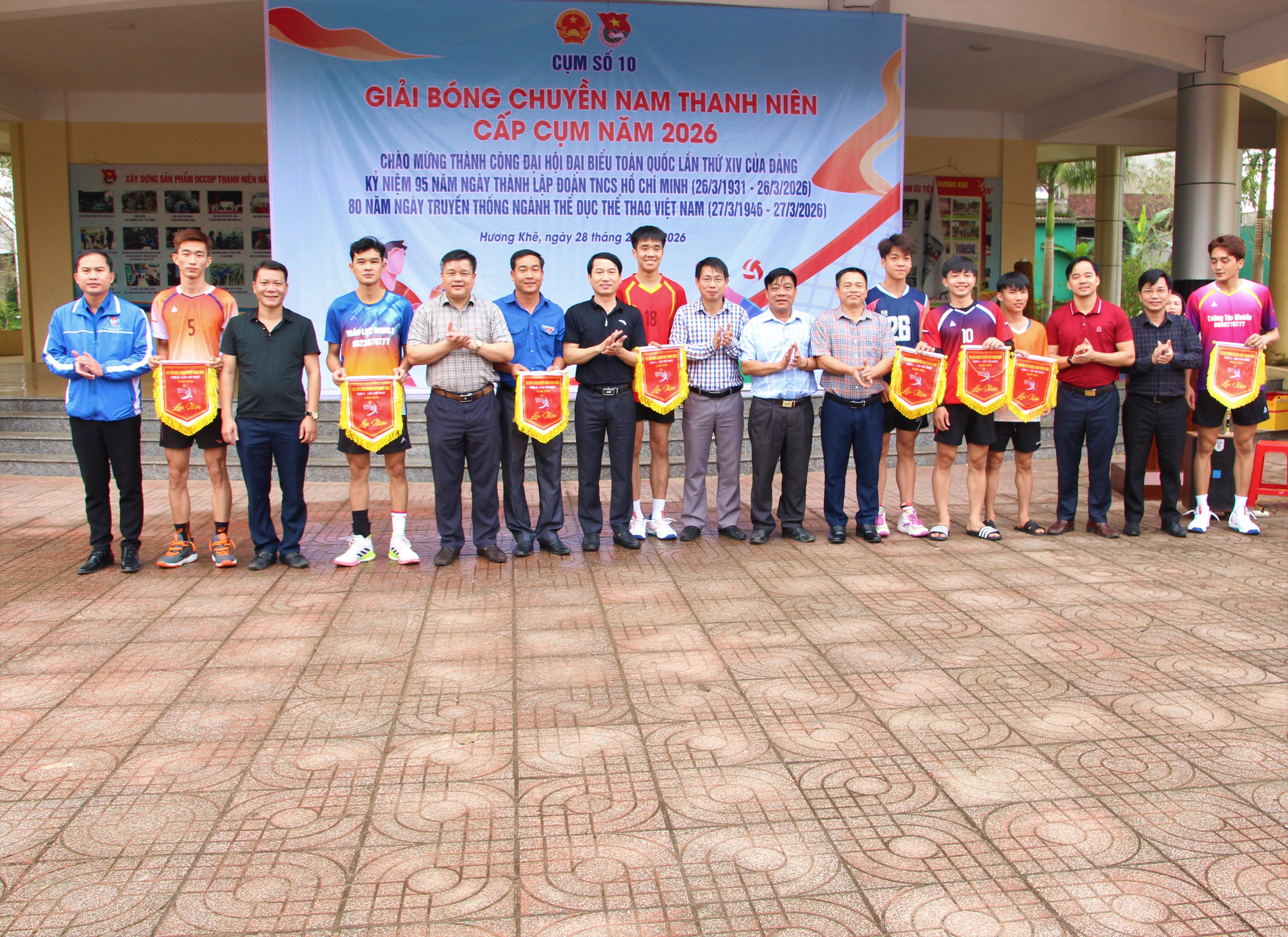 Đội bóng chuyền xã Hương Bình lọt vào vòng bán kết