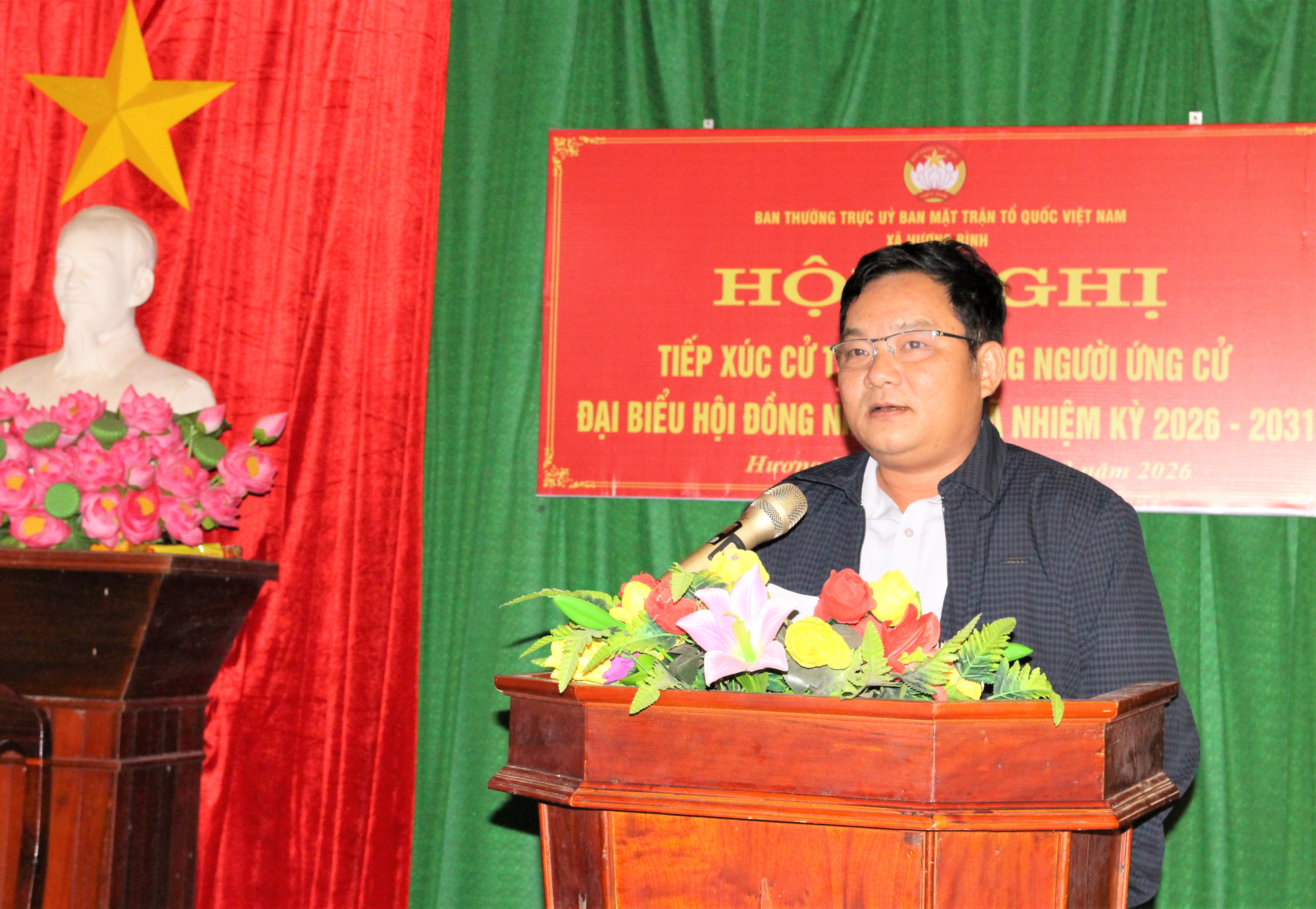 Các ứng cử viên tiếp xúc cử tri tại các đơn vị bầu cử