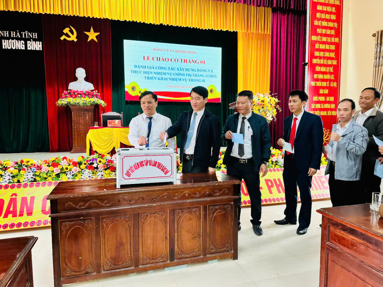 Chi bộ các cơ quan Đảng và Chi bộ Cơ quan UBND xã Hương Bình tiếp tục phát huy quỹ tiết kiệm học và làm theo Bác