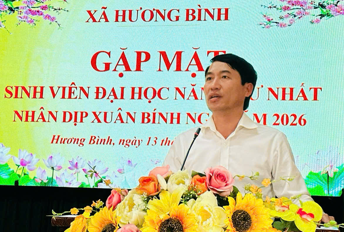 Hương Bình gặp mặt sinh viên đại học năm thứ nhất