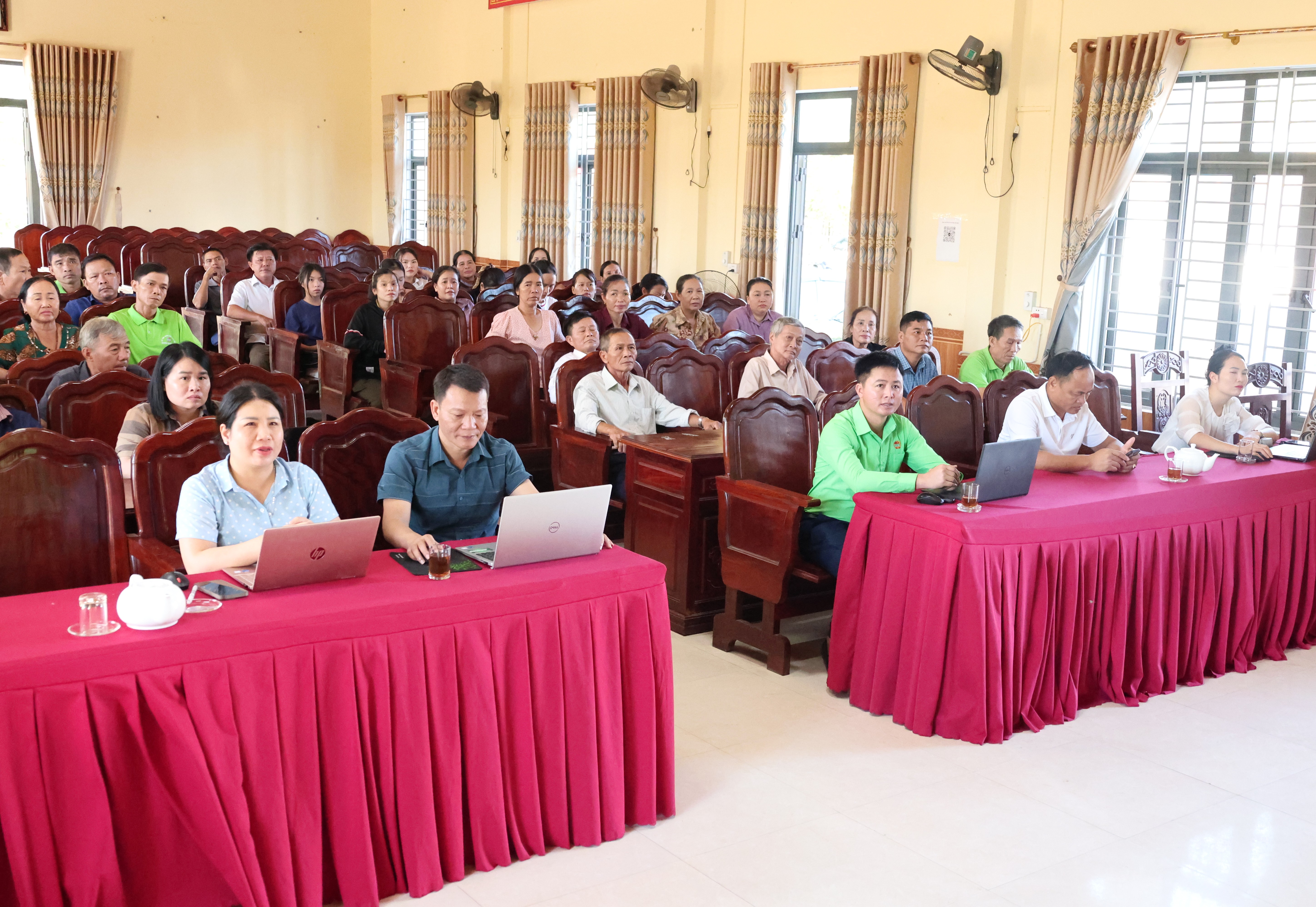 Hội Nông dân xã Hương Bình kết nối trực tuyến lễ phát động phong trào “Nông dân sản xuất an toàn, hữu cơ vì sức khỏe cộng đồng”