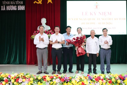 Hội Người cao tuổi xã Hương Bình kỷ niệm 35 năm Ngày Quốc tế Người cao tuổi