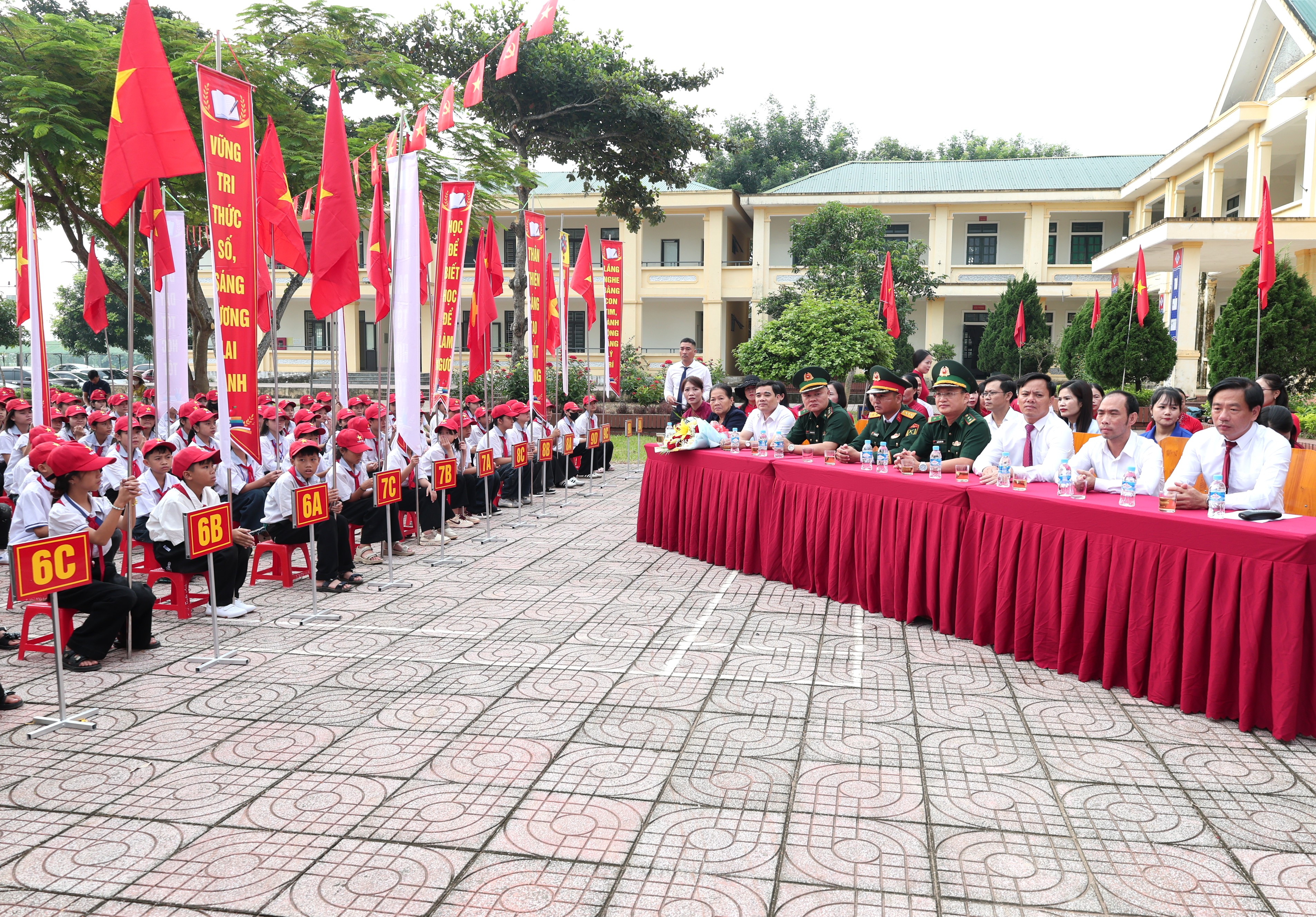 Các trường học ở Hương Bình tưng bừng khai giảng năm học 2026 – 2027