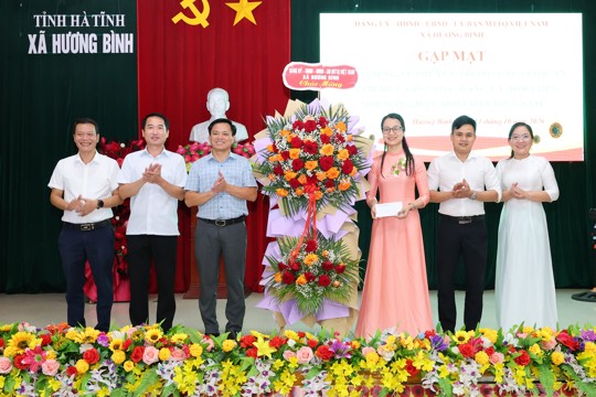 Gặp mặt, tọa đàm kỷ niệm các ngày truyền thống trong tháng 10