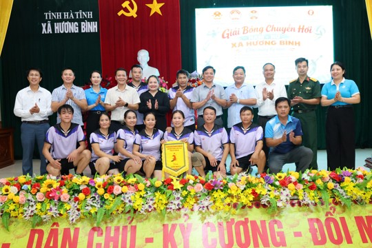 Thôn Trung Hà vô địch Giải bóng chuyền hơi nam – nữ xã Hương Bình năm 2026