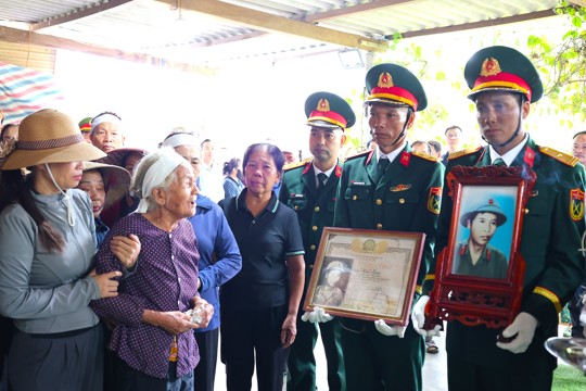 Xúc động Lễ truy điệu và an táng hài cốt liệt sĩ sau hơn 40 năm xa cách