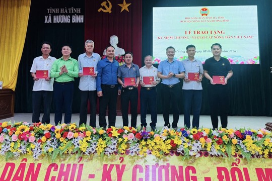 Trao Kỷ niệm chương “Vì giai cấp nông dân Việt Nam” 