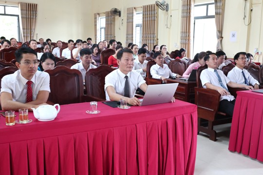 Đảng ủy xã Hương Bình kết nối trực tuyến Hội nghị toàn quốc quán triệt, triển khai một số nghị quyết, chỉ thị của Bộ Chính trị 