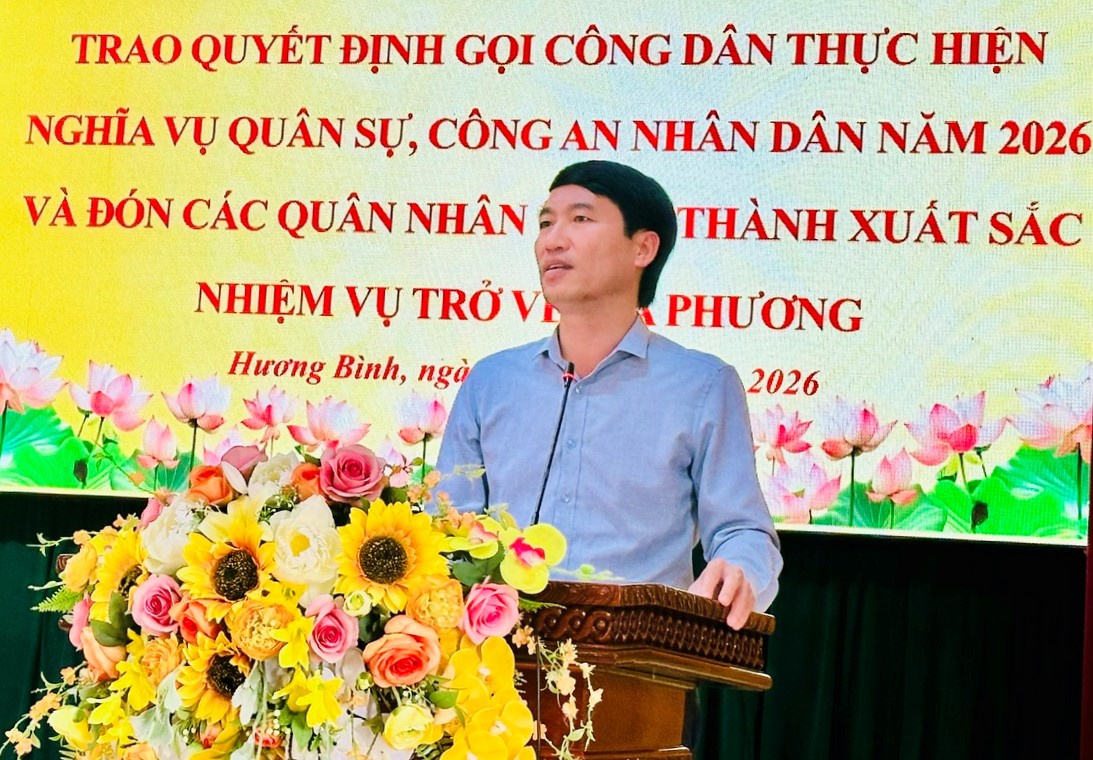 Hương Bình trao quyết định gọi công dân nhập ngũ năm 2026 và đón quân nhân trở về địa phương 
