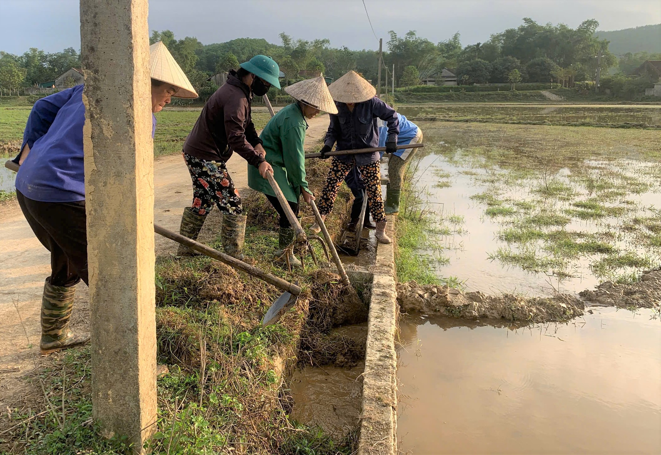 Những hoạt động thi đua sôi nổi của các chi hội phụ nữ Hương Bình 
